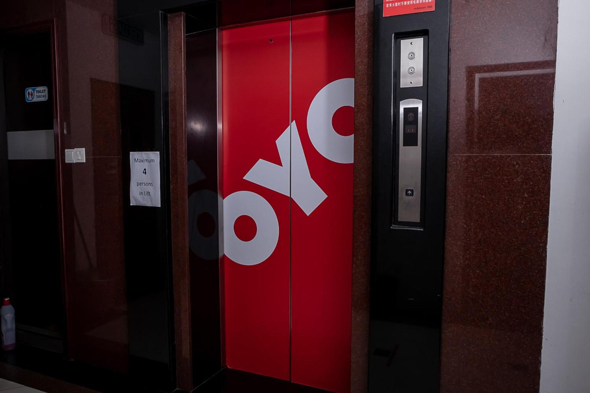 Super Oyo 90055 Mansion Inn Sibu Buitenkant foto